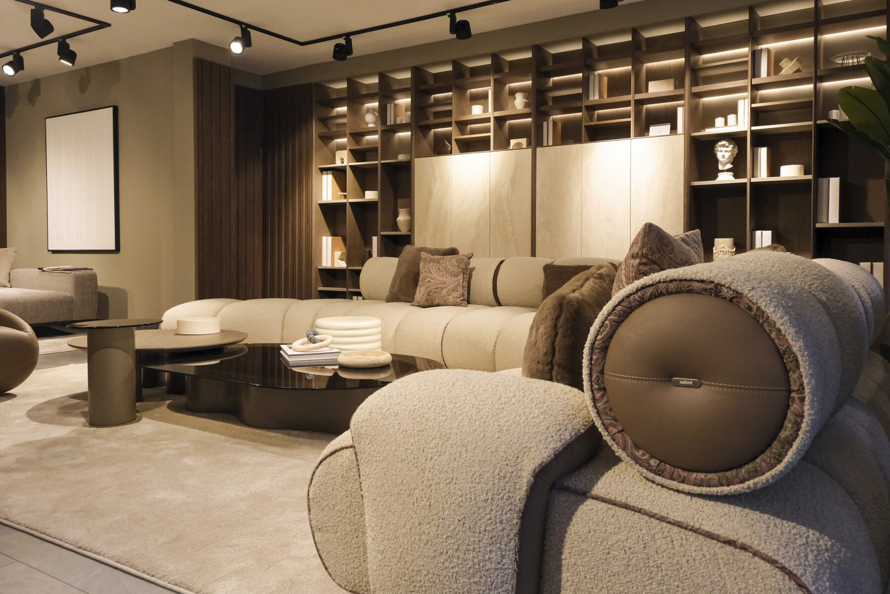 Saloni Furniture – London | Store