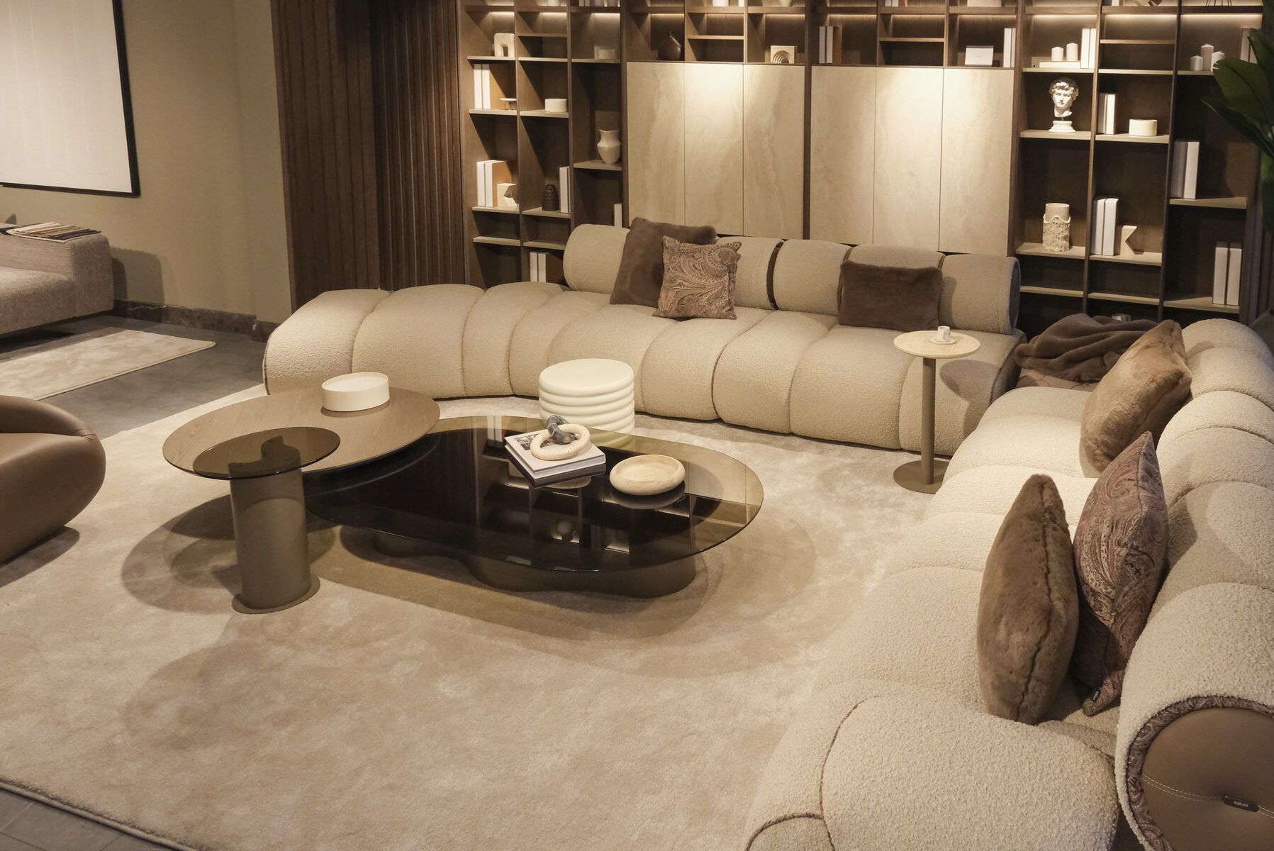 Saloni Furniture – London | Store
