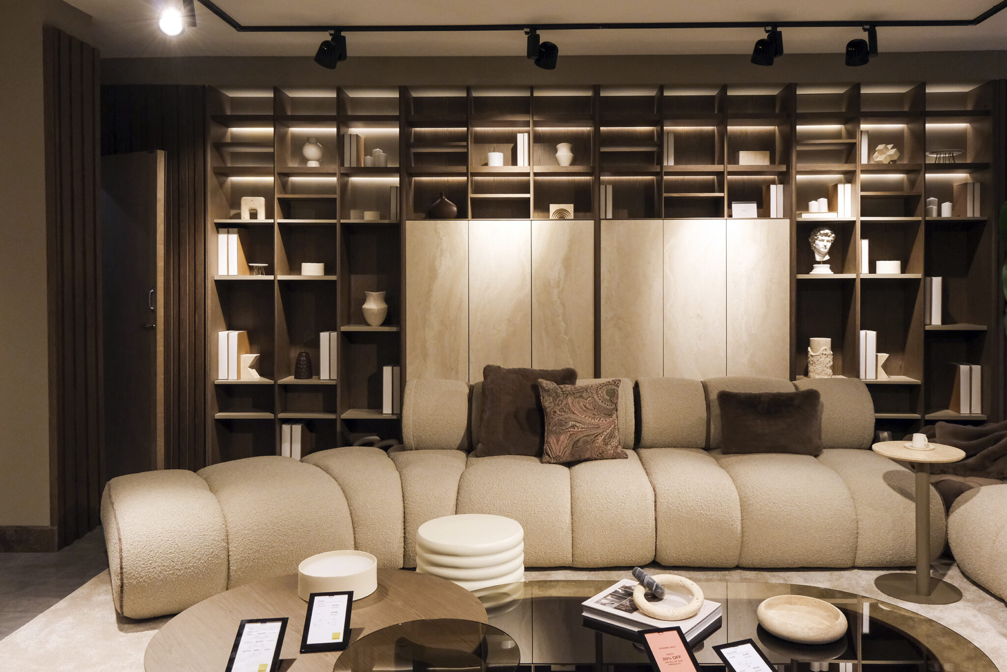 Saloni Furniture – London | Store