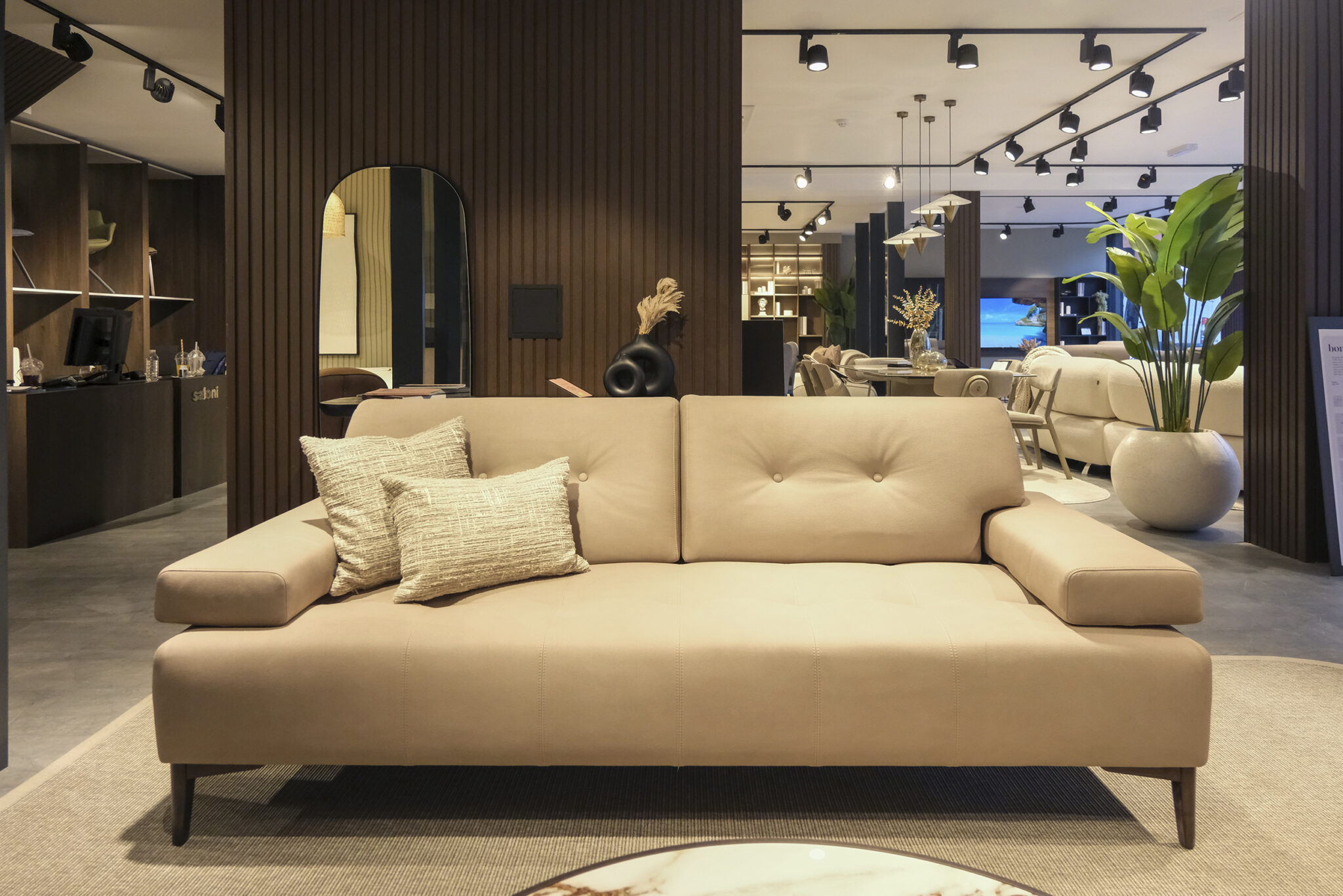 Saloni Furniture – London | Store